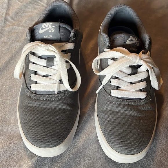 Women’s Nike SB shoes - Picture 2 of 6